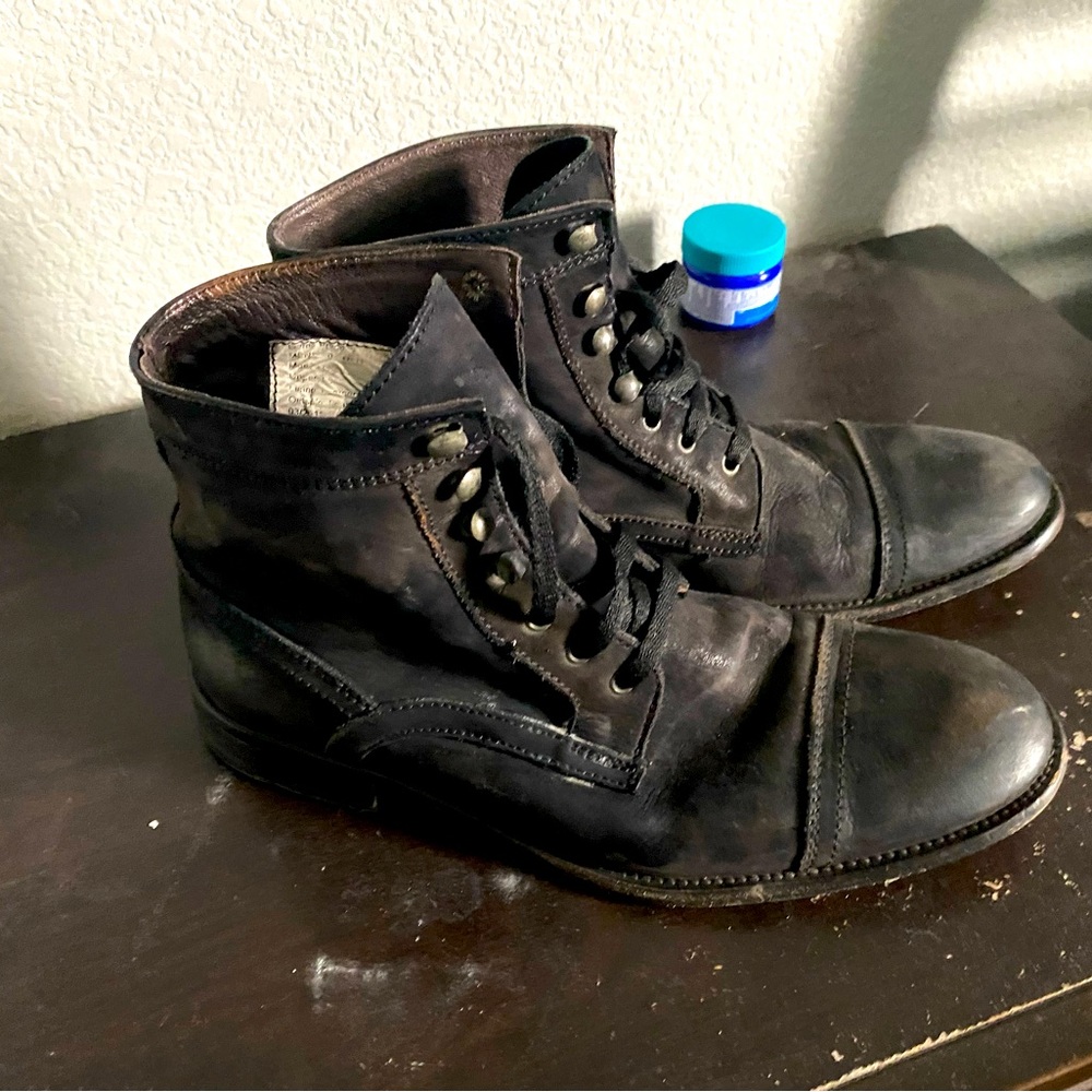 Great Kenneth Cole boots leather sole size 8